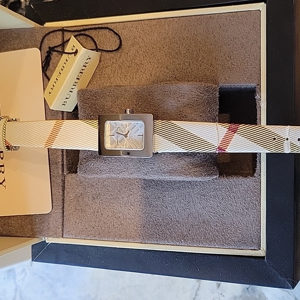 Burberry watch - Picture 7 of 10